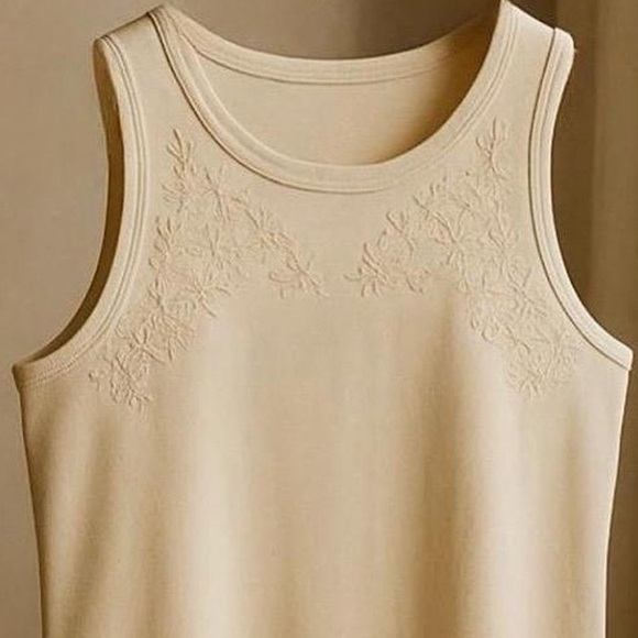 TORRID Ribbed High Neck Tank w/ Pretty Detailing Around Neck‎ NWT - Picture 4 of 6